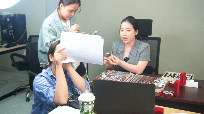 Cho thuê phòng livestream ở Cần Thơ – Giải pháp chuyên nghiệp cho nhà bán hàng online 3 Ai nên sử dụng dịch vụ cho thuê phòng livestream ở Cần Thơ?