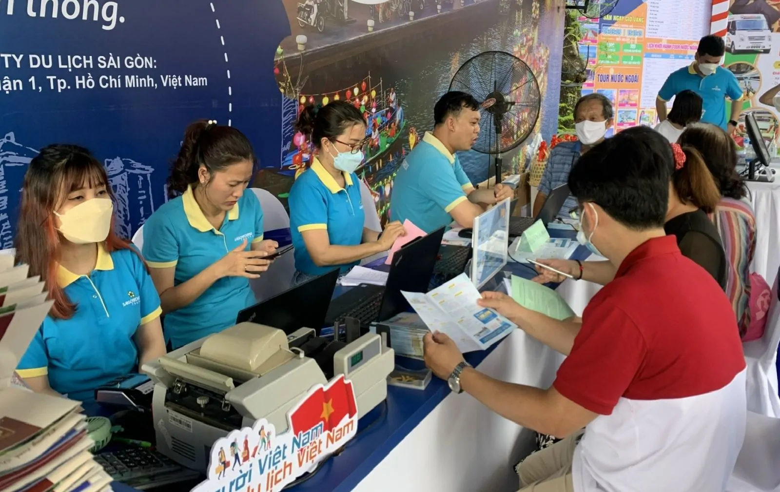 Chọn bán hàng trực tuyến hay trực tiếp sẽ hiệu quả? 1 Chọn bán hàng trực tuyến hay trực tiếp sẽ hiệu quả?