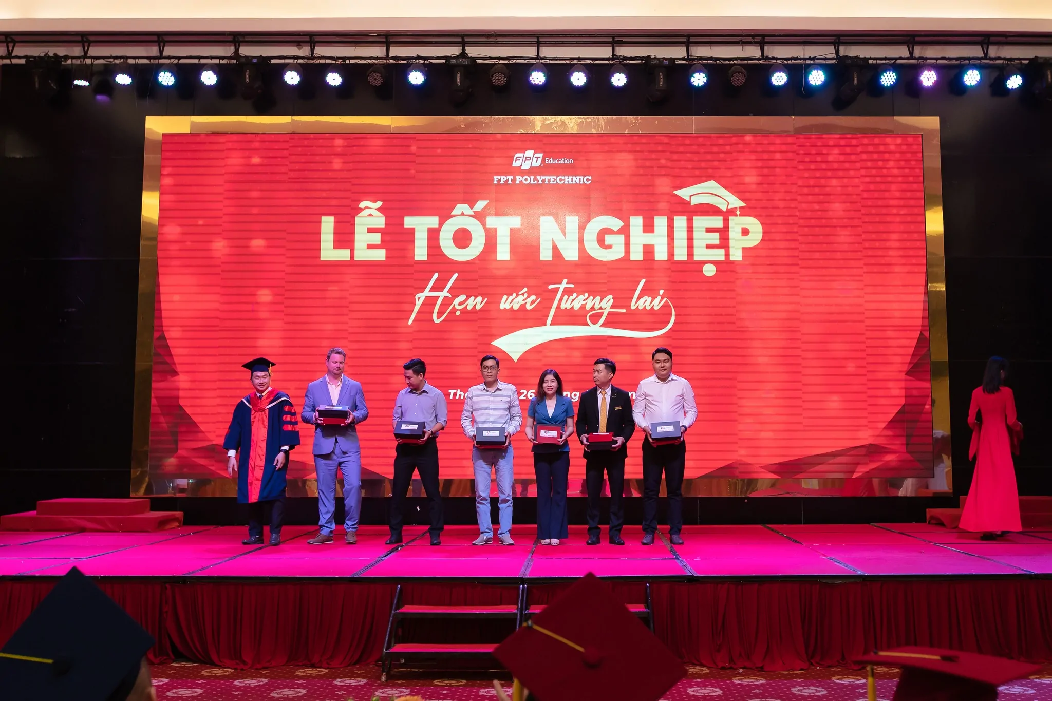 Sáng Tạo Việt Media trao học bổng Khuyến học đồng hành cùng sinh viên CĐ FPT Polytechnic Cần Thơ 4 343435161 256562953395930 1742648760396955537 n