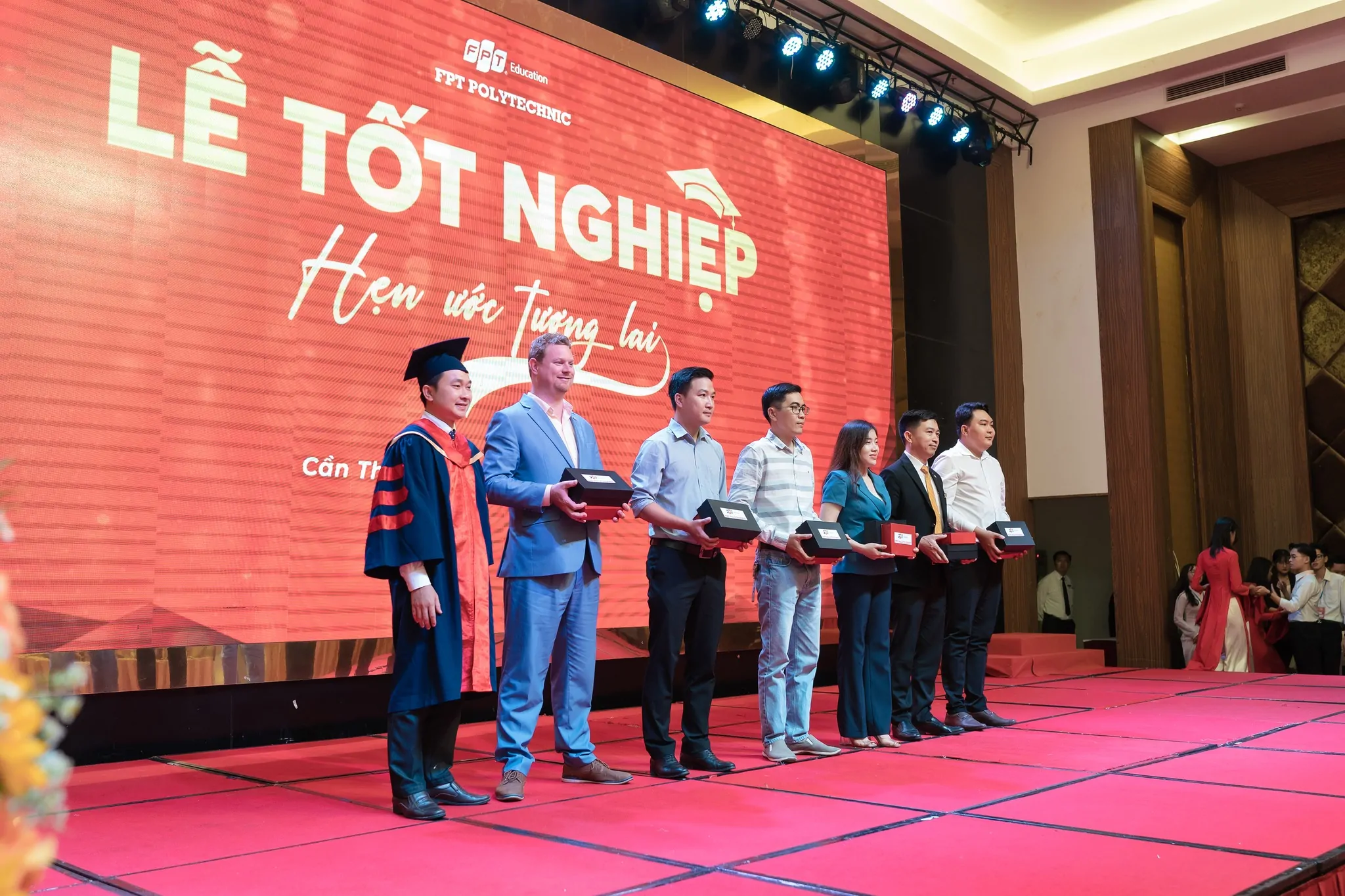 Sáng Tạo Việt Media trao học bổng Khuyến học đồng hành cùng sinh viên CĐ FPT Polytechnic Cần Thơ 3 343554703 622902986007518 2326417662397778643 n