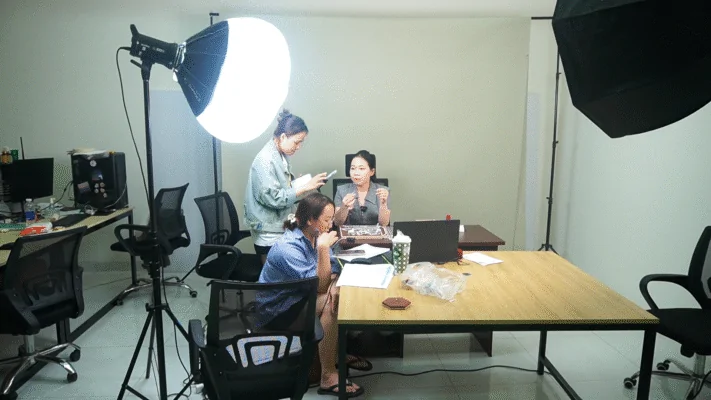 Dịch Vụ Cho Thuê Đèn Livestream Cần Thơ: Ánh Sáng Chuyên Nghiệp 2 Phòng livestream chuyên nghiệp tại Cần Thơ