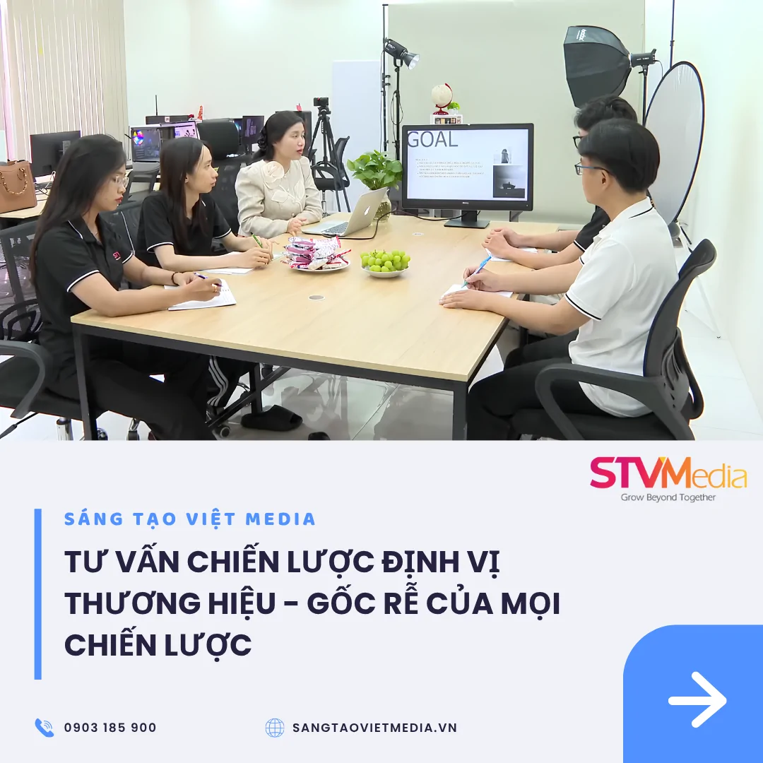 Xây Dựng Thương Hiệu Bài Bản: Giải Pháp Nâng Tầm Doanh Nghiệp Cùng Sáng Tạo Việt Media 1 Doi ngu STV Media hop ban chien luoc dinh vi thuong hieu